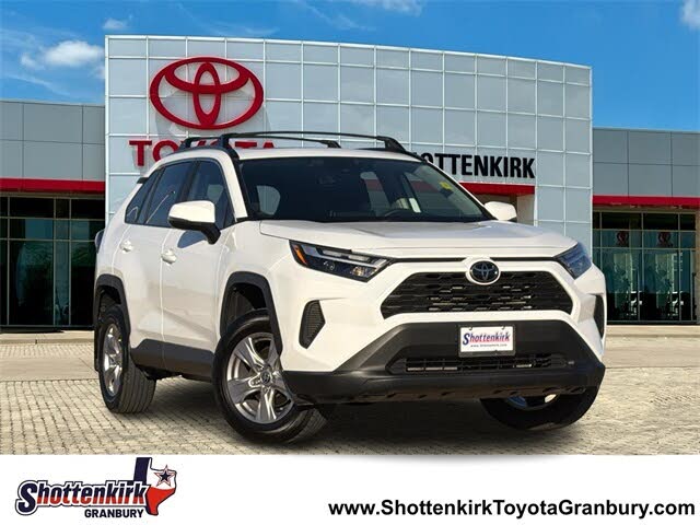 2024 Toyota RAV4 XLE FWD