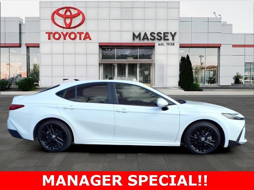 2025 Toyota Camry SE FWD