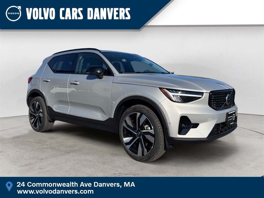 2025 Volvo XC40 B5 Plus Dark Theme AWD