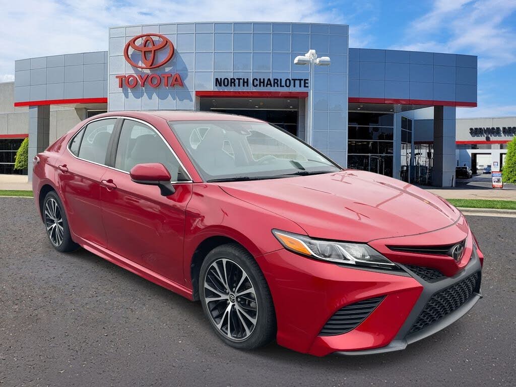 2020 Toyota Camry SE FWD