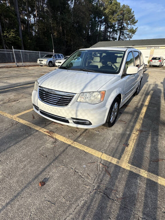 2013 Chrysler Town & Country Touring FWD