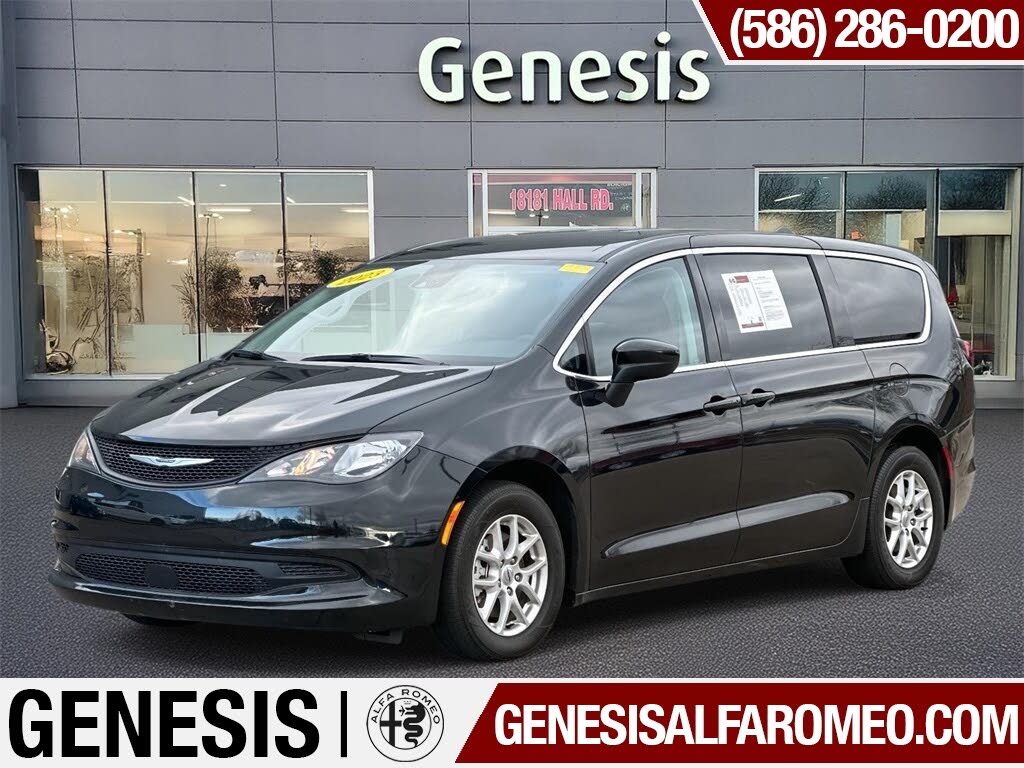 2023 Chrysler Voyager LX FWD