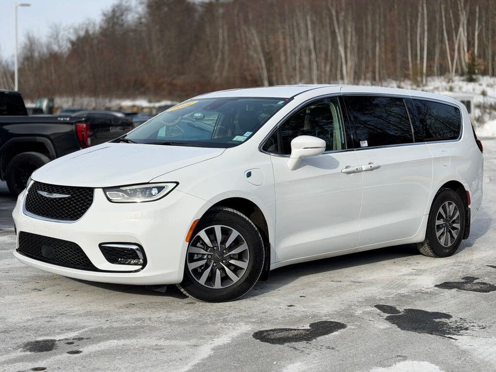 2022 Chrysler Pacifica Hybrid Touring L FWD