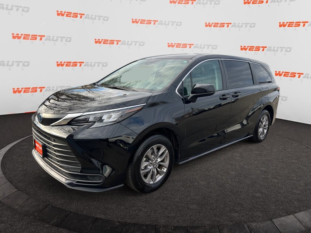 2024 Toyota Sienna LE 8-Passenger FWD