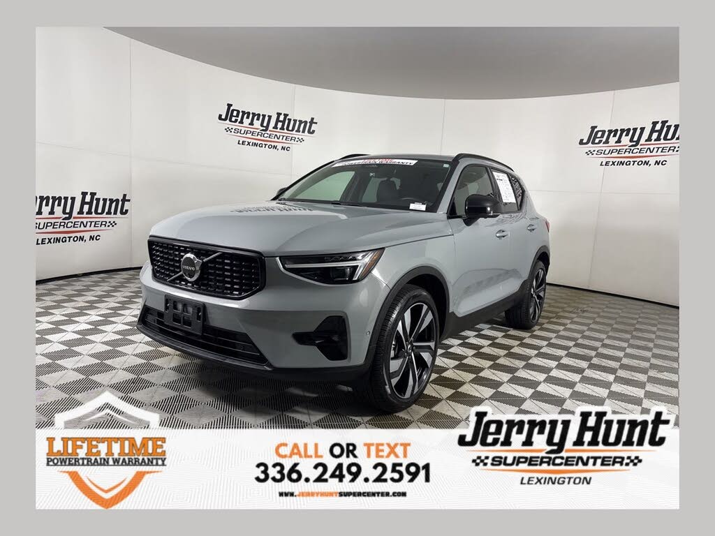 2024 Volvo XC40 B5 Ultimate Dark Theme AWD