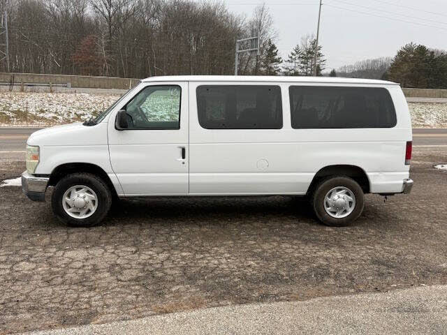 2009 Ford E-Series E-350 XL Super Duty Passenger Van