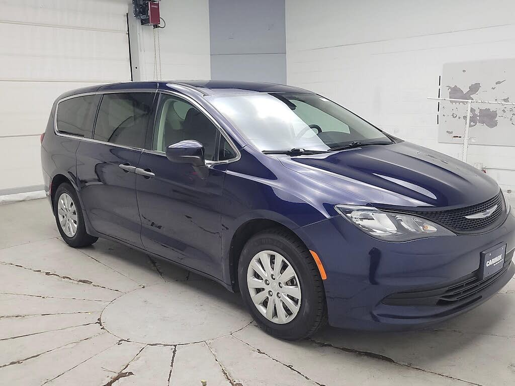 2020 Chrysler Voyager L FWD