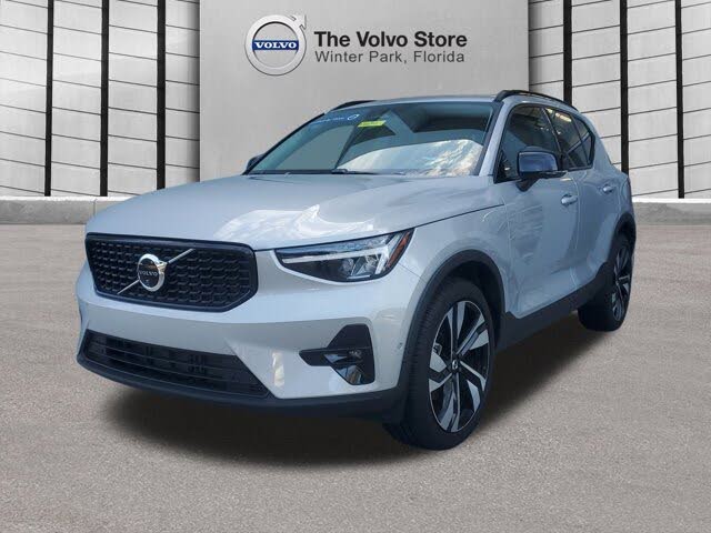 2025 Volvo XC40 B5 Plus Dark Theme AWD