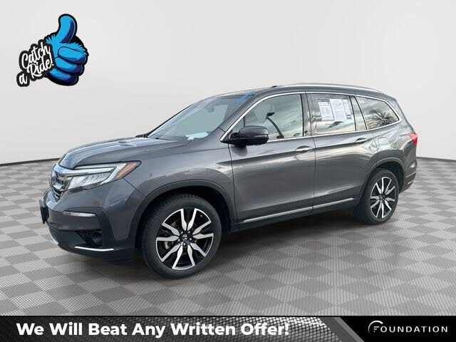 2022 Honda Pilot Touring AWD with Rear Captain's Chairs