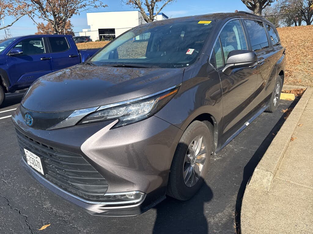 2023 Toyota Sienna XLE 7-Passenger FWD