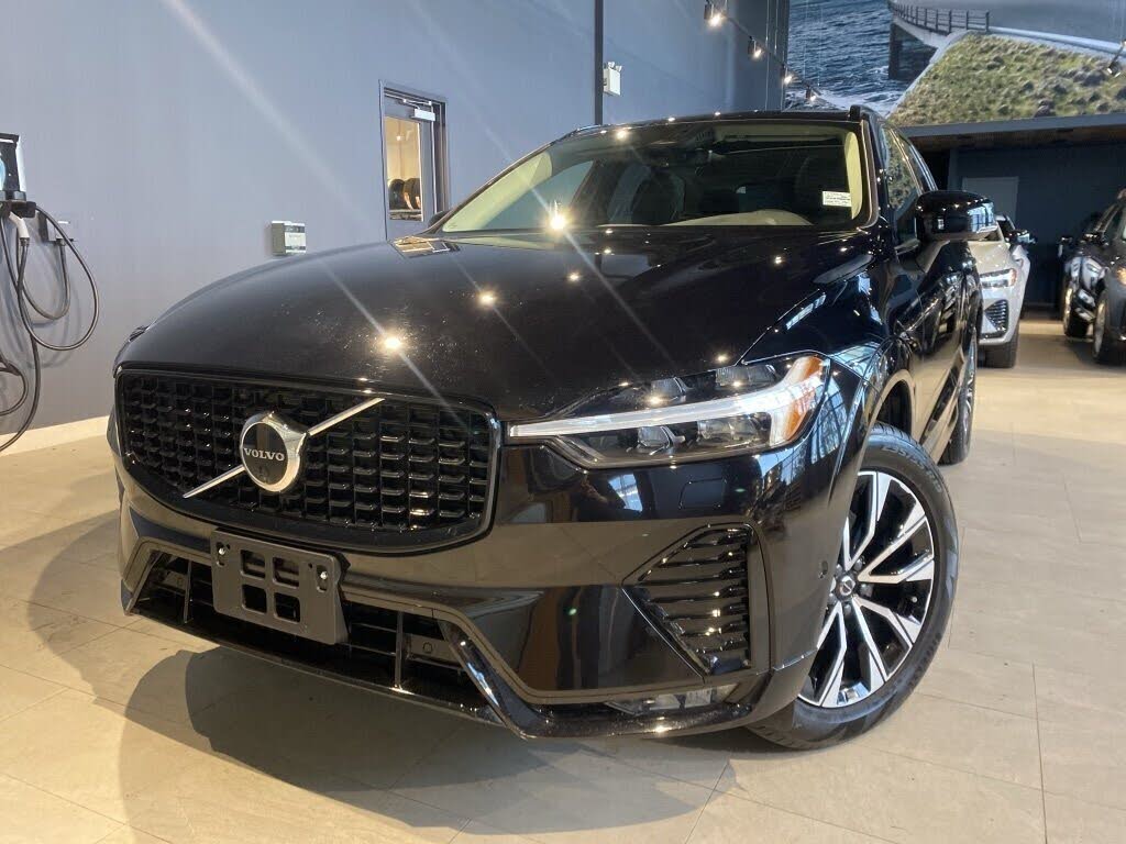 2025 Volvo XC60 B5 Plus Dark Theme AWD