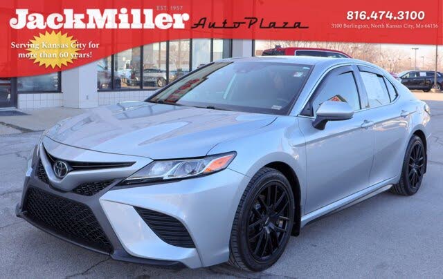 2019 Toyota Camry SE FWD