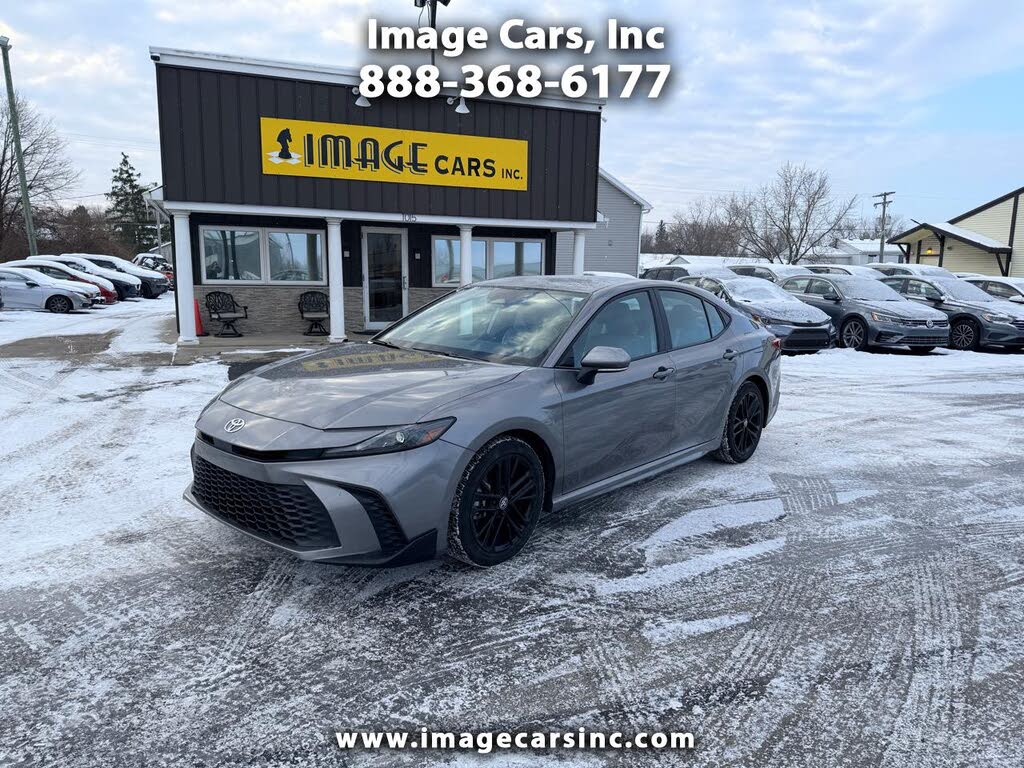 2025 Toyota Camry SE FWD