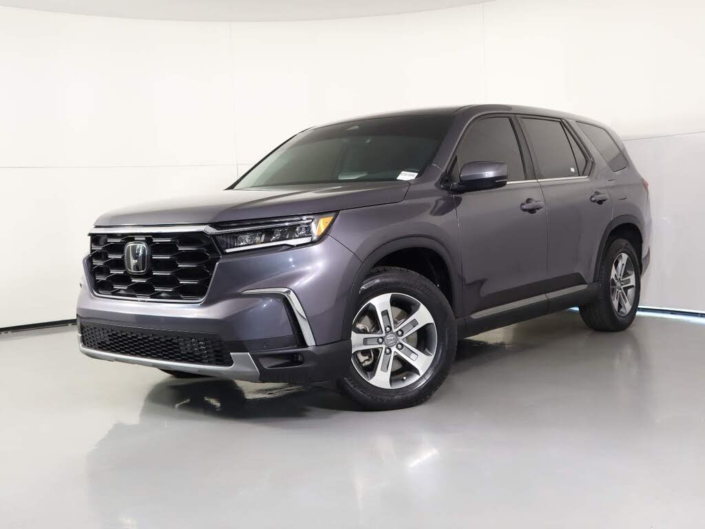 2023 Honda Pilot EX-L FWD with Captains Chairs