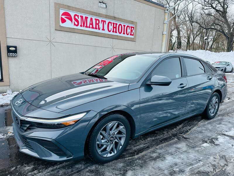 2024 Hyundai Elantra SEL FWD