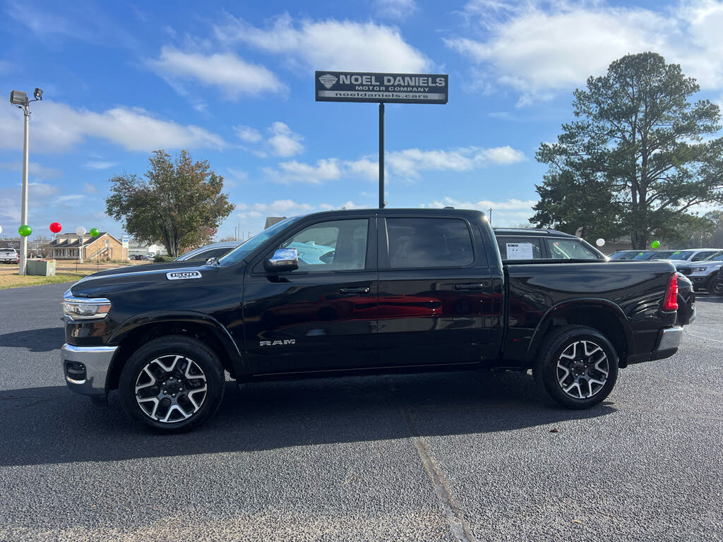 2025 RAM 1500 Laramie Crew Cab 4WD