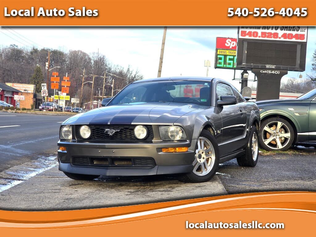 2005 Ford Mustang GT Deluxe Coupe RWD