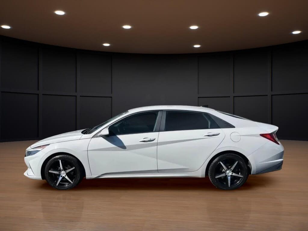 2021 Hyundai Elantra Essential FWD