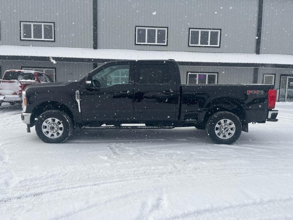 2023 Ford F-350 Super Duty XLT Crew Cab 4WD