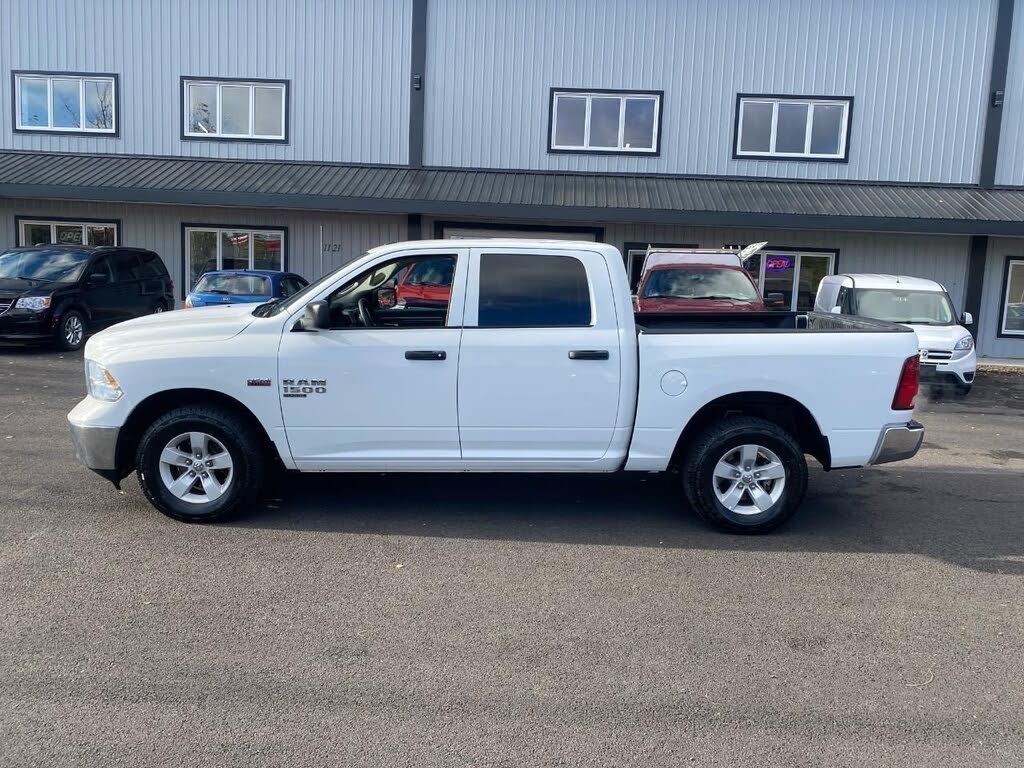 RAM 1500 Classic SLT Crew Cab 4WD 2023