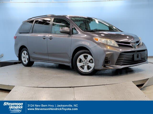 2019 Toyota Sienna LE 7-Passenger FWD with Auto-Access Seat