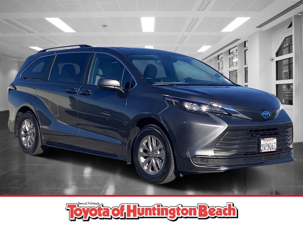 2025 Toyota Sienna LE 8-Passenger AWD