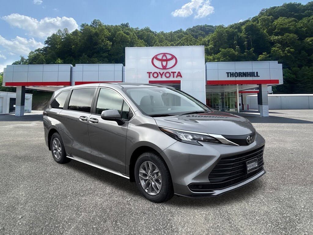2026 Toyota Sienna LE 8-Passenger AWD