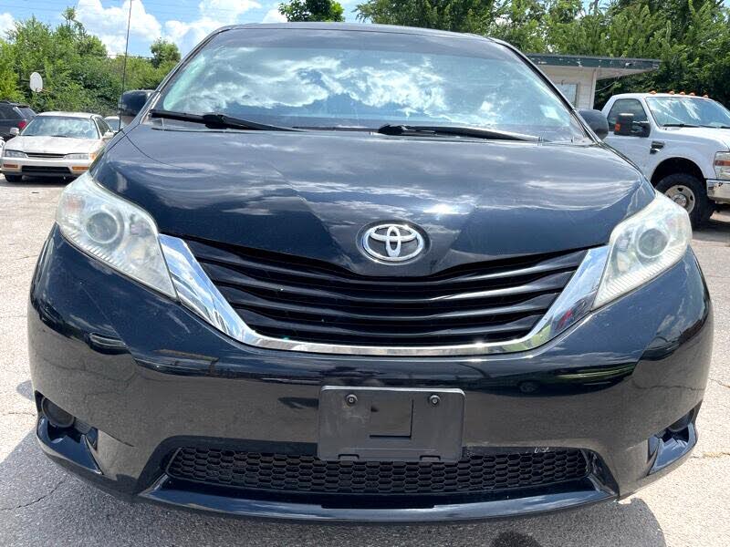 2011 Toyota Sienna LE 8-Passenger