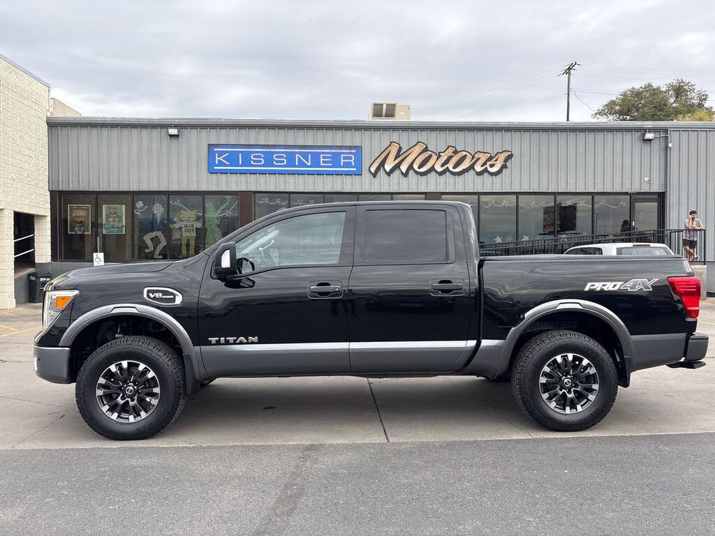 2017 Nissan Titan PRO-4X Crew Cab 4WD