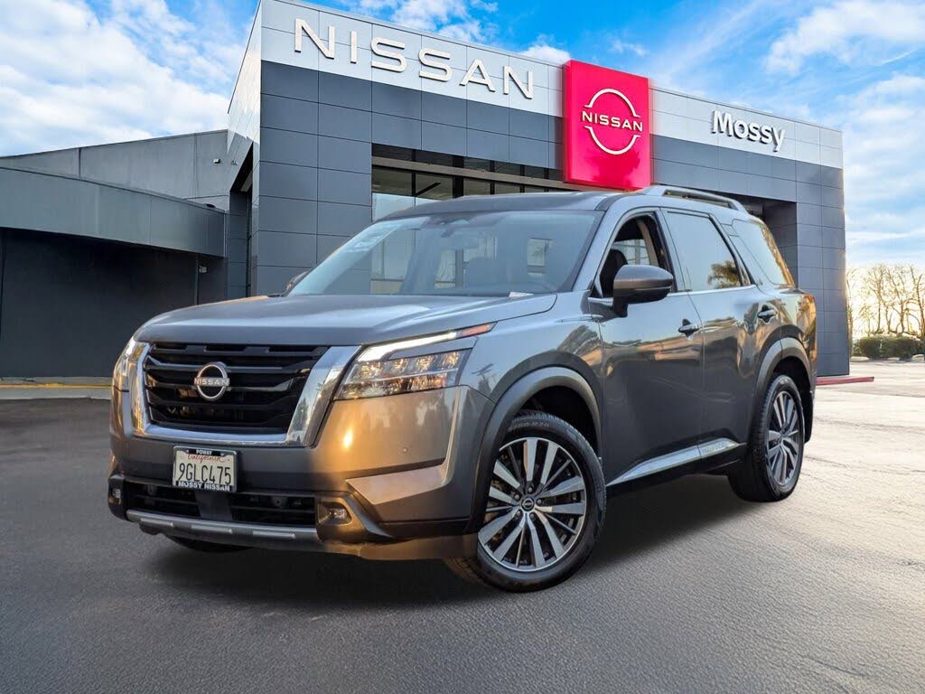 2022 Nissan Pathfinder Platinum FWD