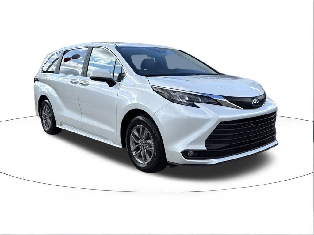 2025 Toyota Sienna XLE 7-Passenger FWD