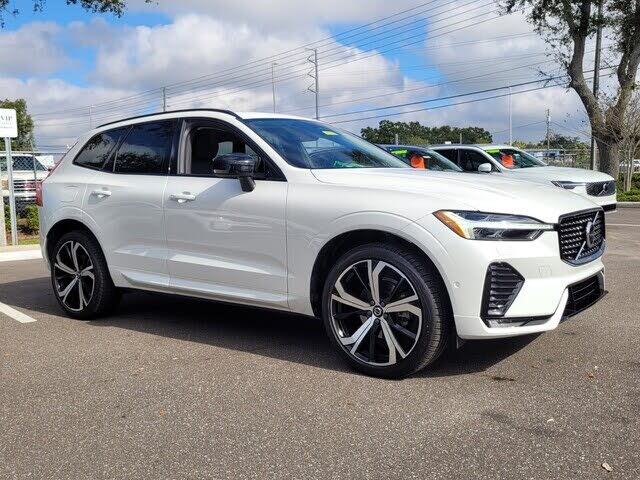 2023 Volvo XC60 B5 Ultimate Dark Theme FWD