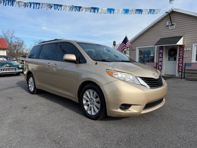 2013 Toyota Sienna LE 7-Passenger
