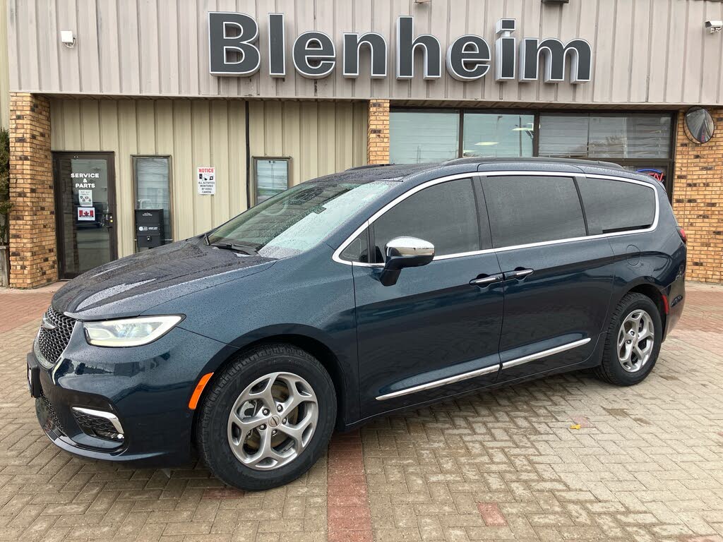 2022 Chrysler Pacifica Limited FWD