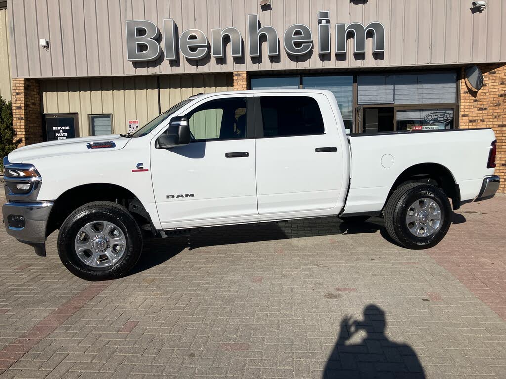 2025 RAM 3500 Big Horn Crew Cab 4WD