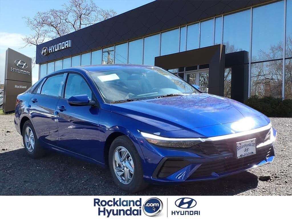 2025 Hyundai Elantra SE FWD