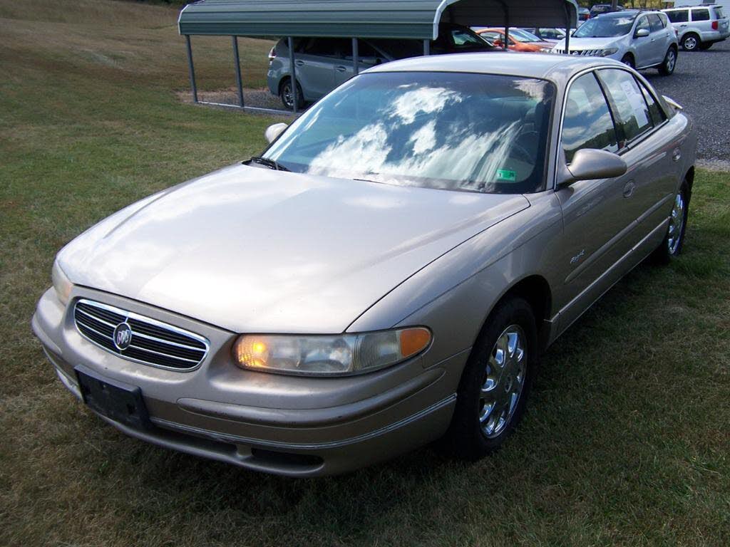 1999 Buick Regal LS Sedan FWD