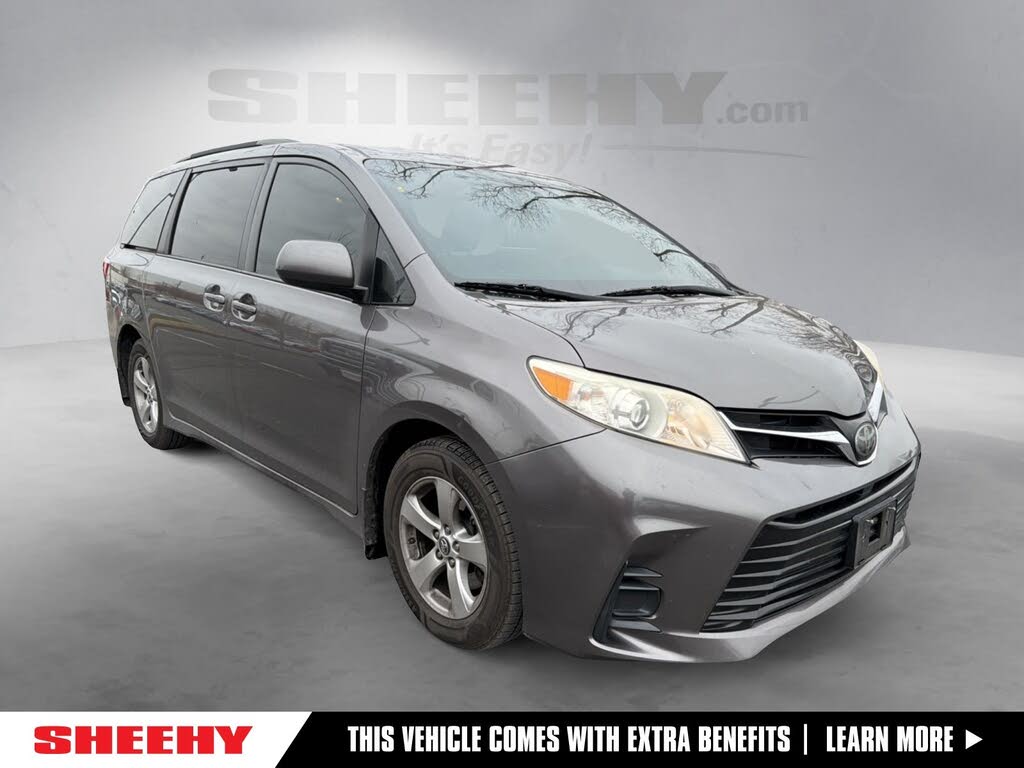 2019 Toyota Sienna LE 7-Passenger FWD with Auto-Access Seat