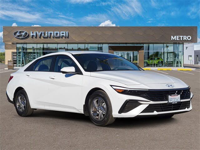 2025 Hyundai Elantra SE FWD