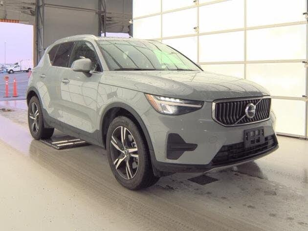 2025 Volvo XC40 B5 Core Bright Theme AWD