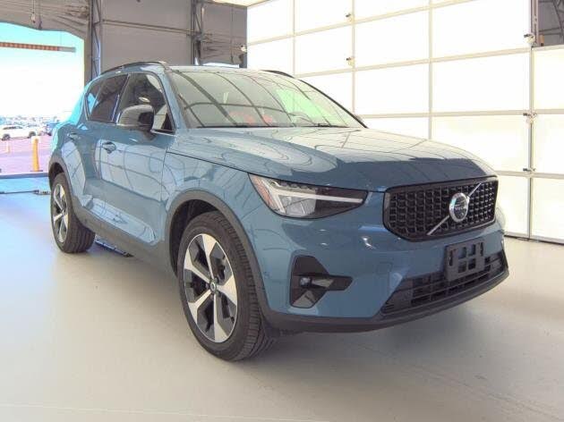 2025 Volvo XC40 B5 Plus Dark Theme AWD