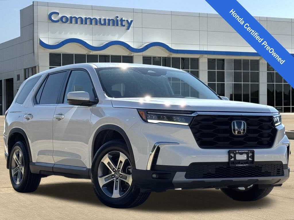 2023 Honda Pilot EX-L FWD with Captains Chairs