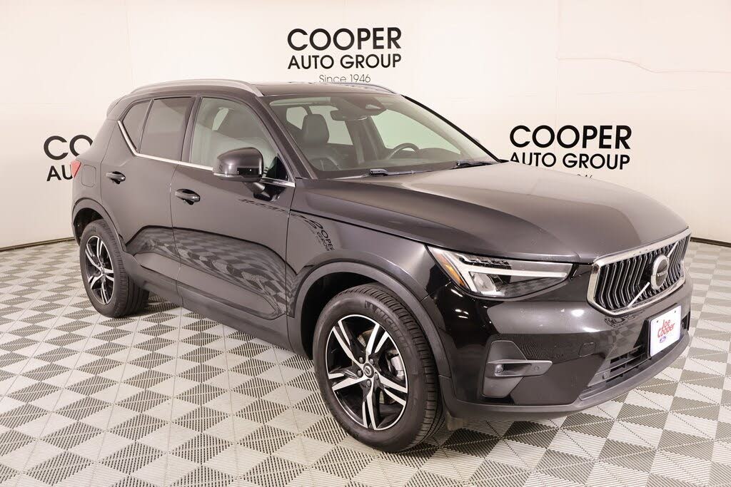 2023 Volvo XC40 B4 Plus Bright Theme FWD