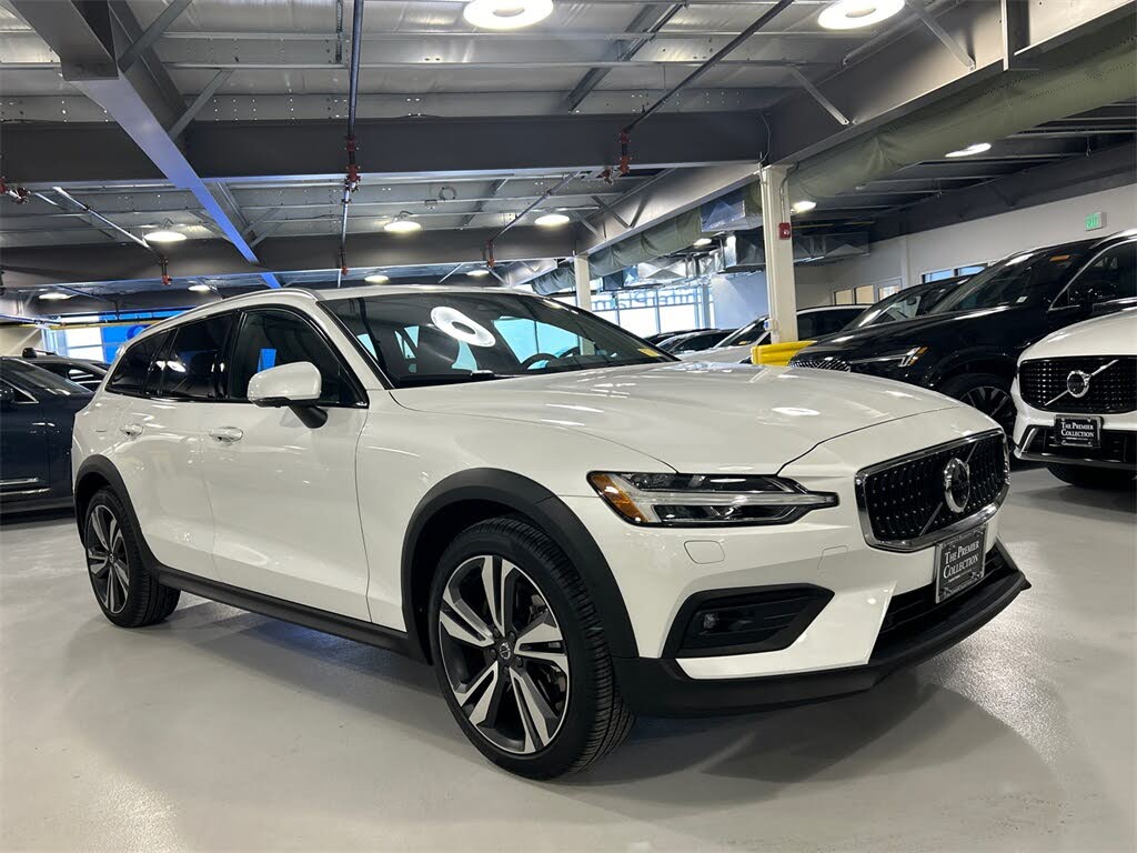 2025 Volvo V60 Cross Country B5 Plus AWD