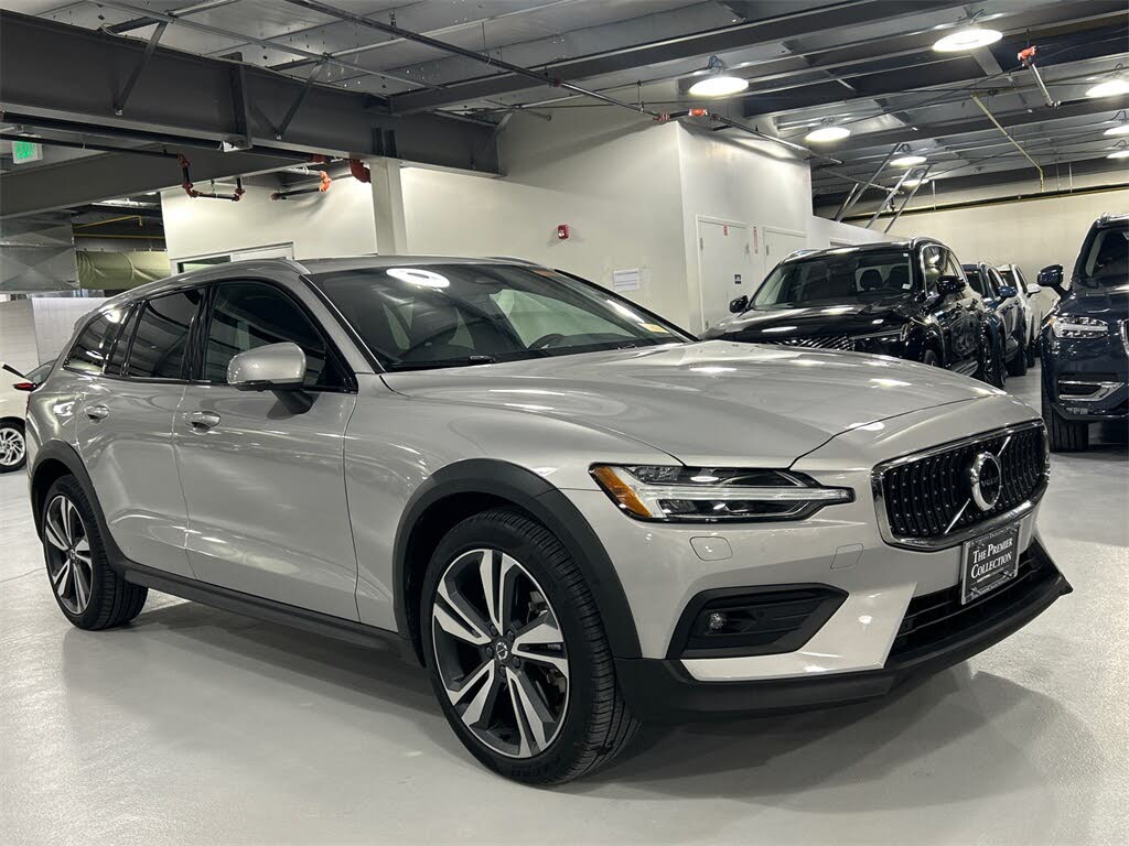 2025 Volvo V60 Cross Country B5 Plus AWD