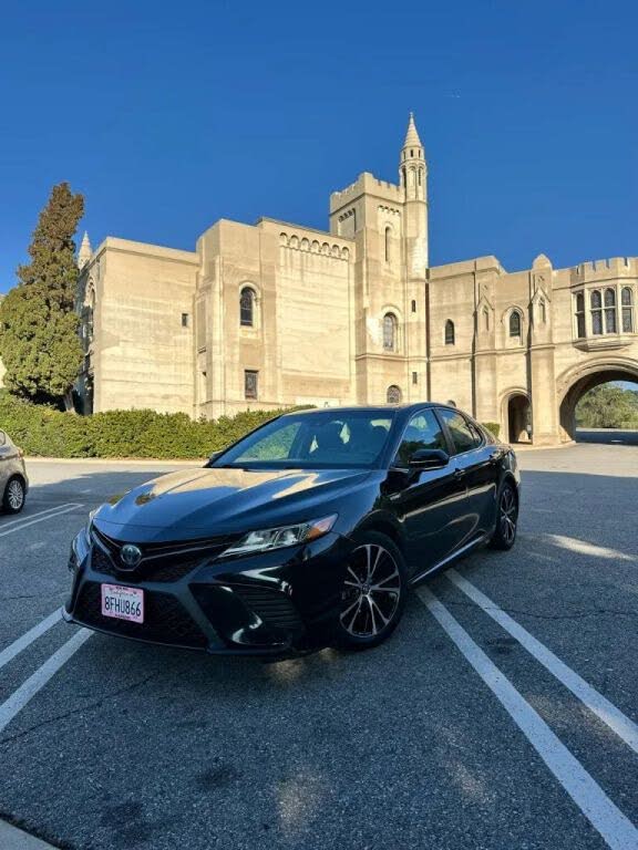 2018 Toyota Camry Hybrid SE FWD