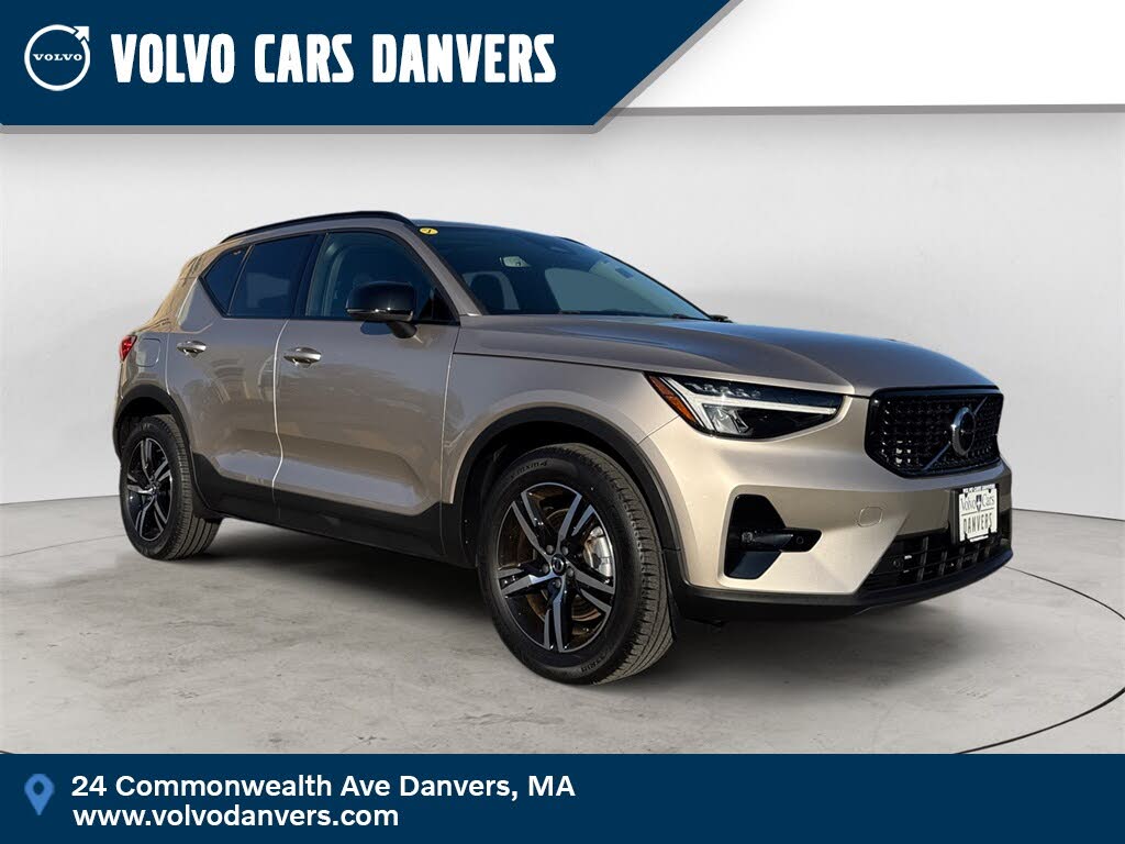 2023 Volvo XC40 B5 Plus Dark Theme AWD
