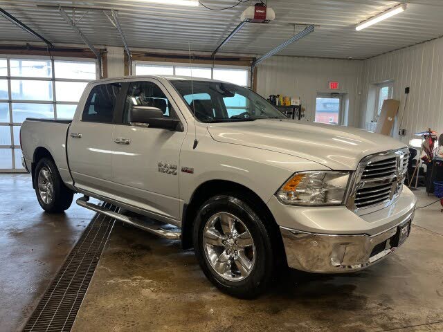2015 RAM 1500 SLT Crew Cab 4WD