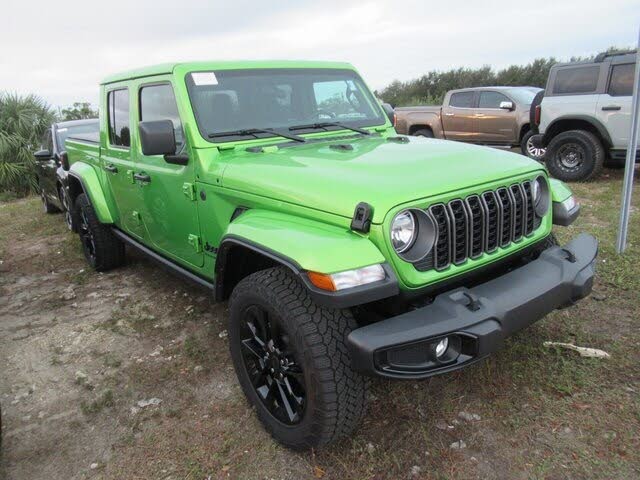2025 Jeep Gladiator NightHawk Crew Cab 4WD