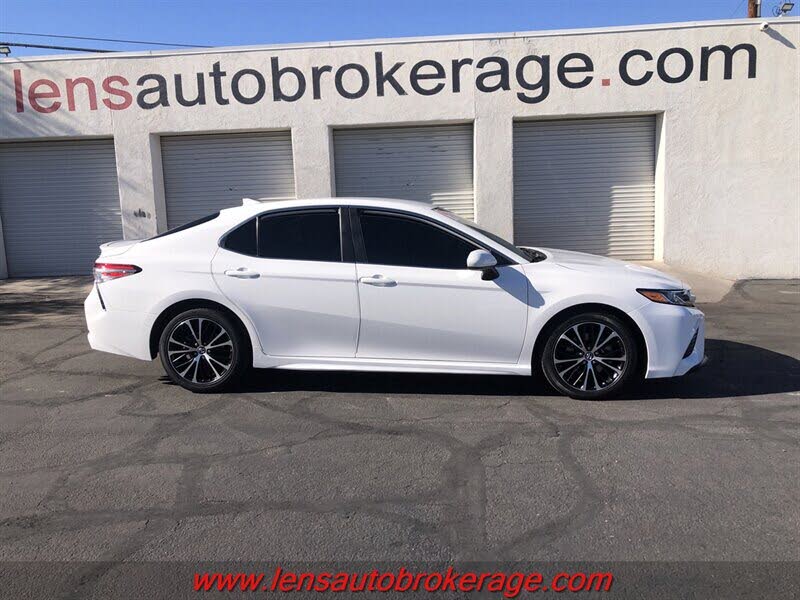 2019 Toyota Camry SE FWD